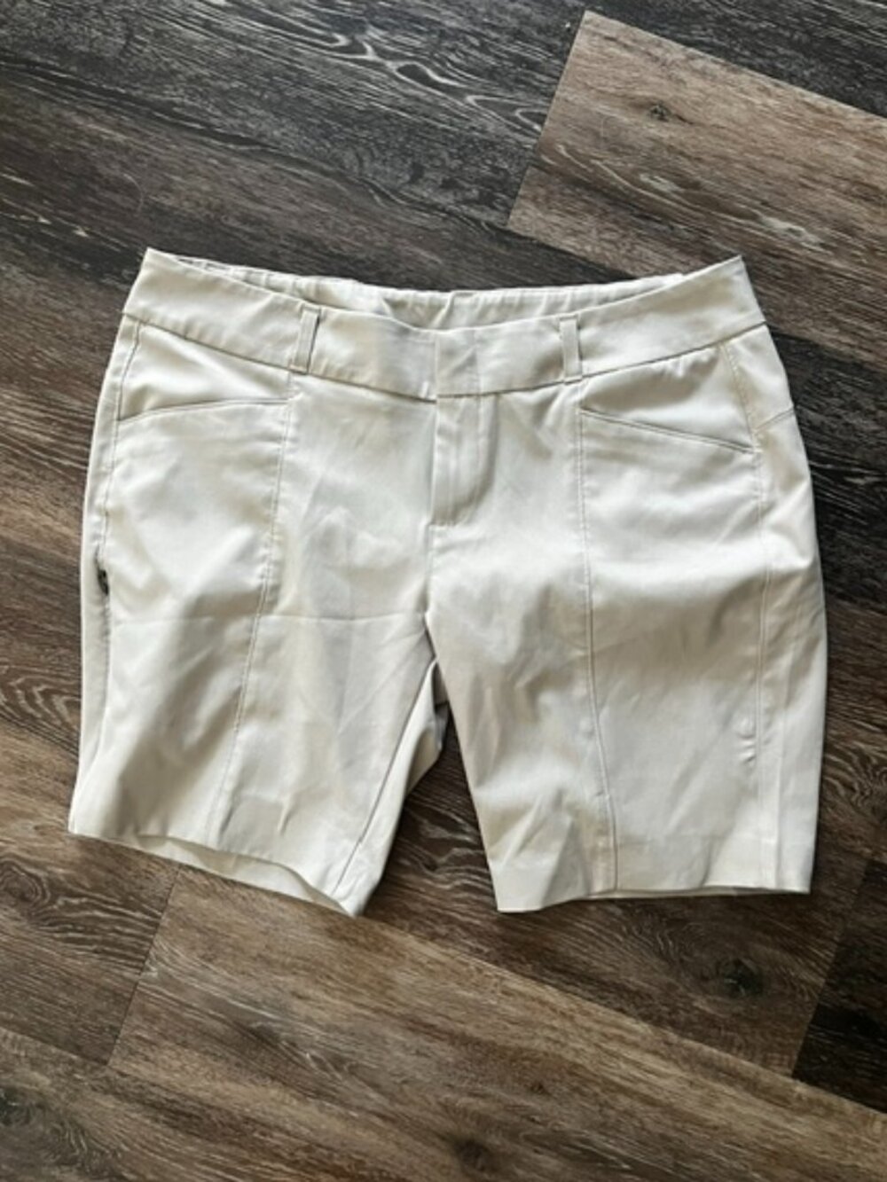 Women's Aramark FlexFit Shorts, Size 14, Beige, pockets, Excellent Condition!